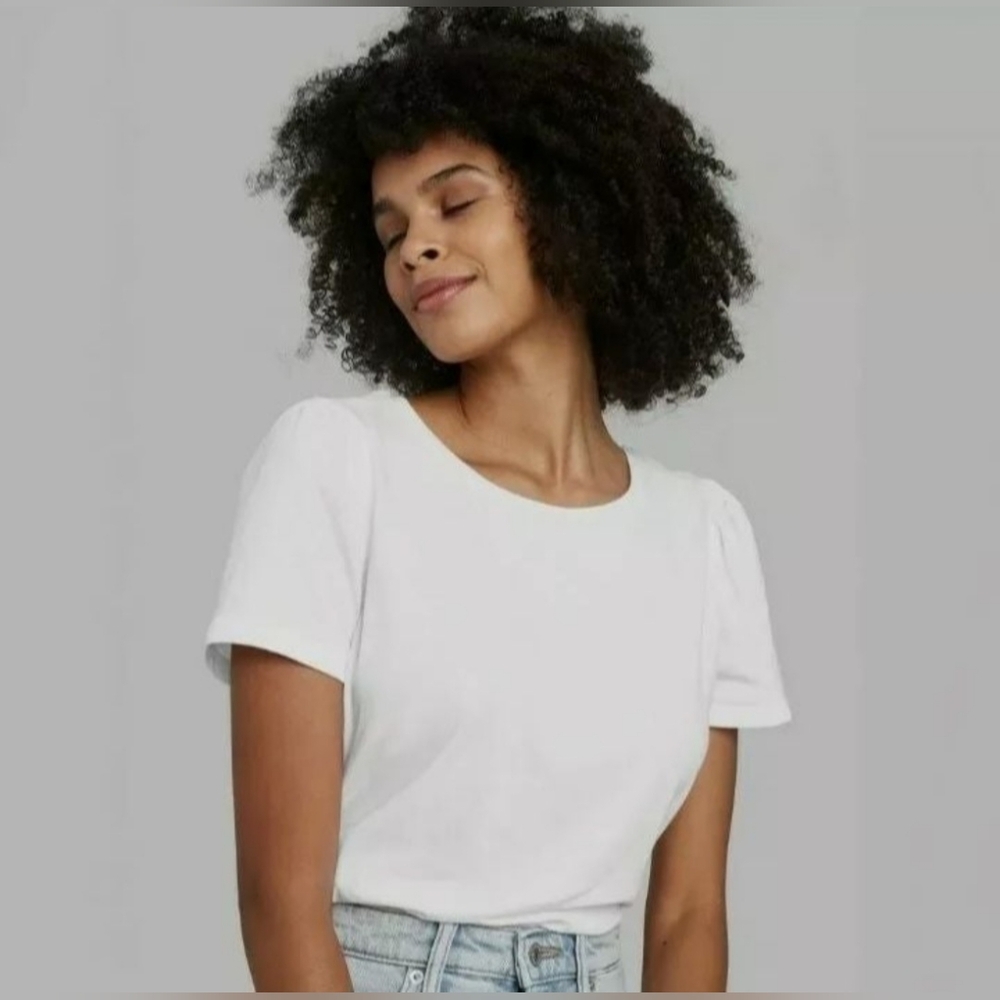 NWT Women's Juniors Wild Fable Puff Short Sleeve T-Shirt, Fresh White, Large